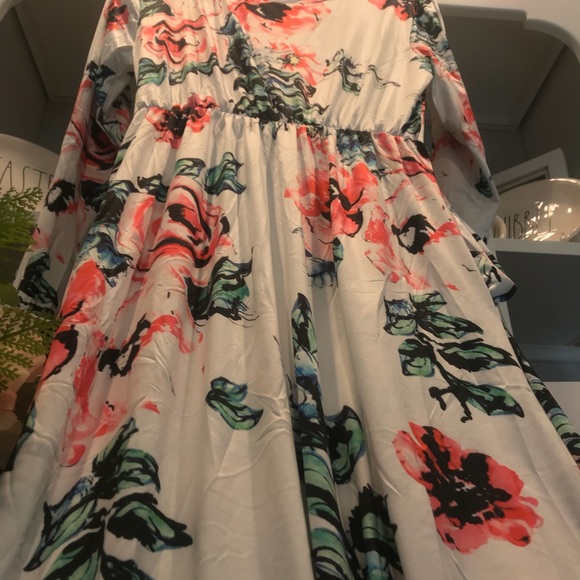 White maxi dress, long sleeve floral summer dress - Picture 5 of 8